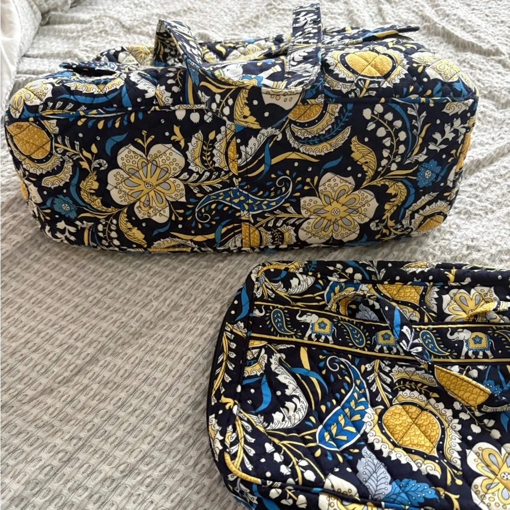 Vera Bradley Stylish Floral Women Bag Set (Book Cover Bag) - Picture 3 of 7
